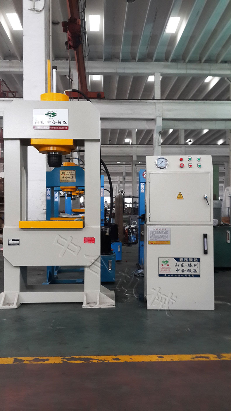 150噸龍門液壓機(jī)(圖2) 150噸龍門液壓機(jī)(圖2)