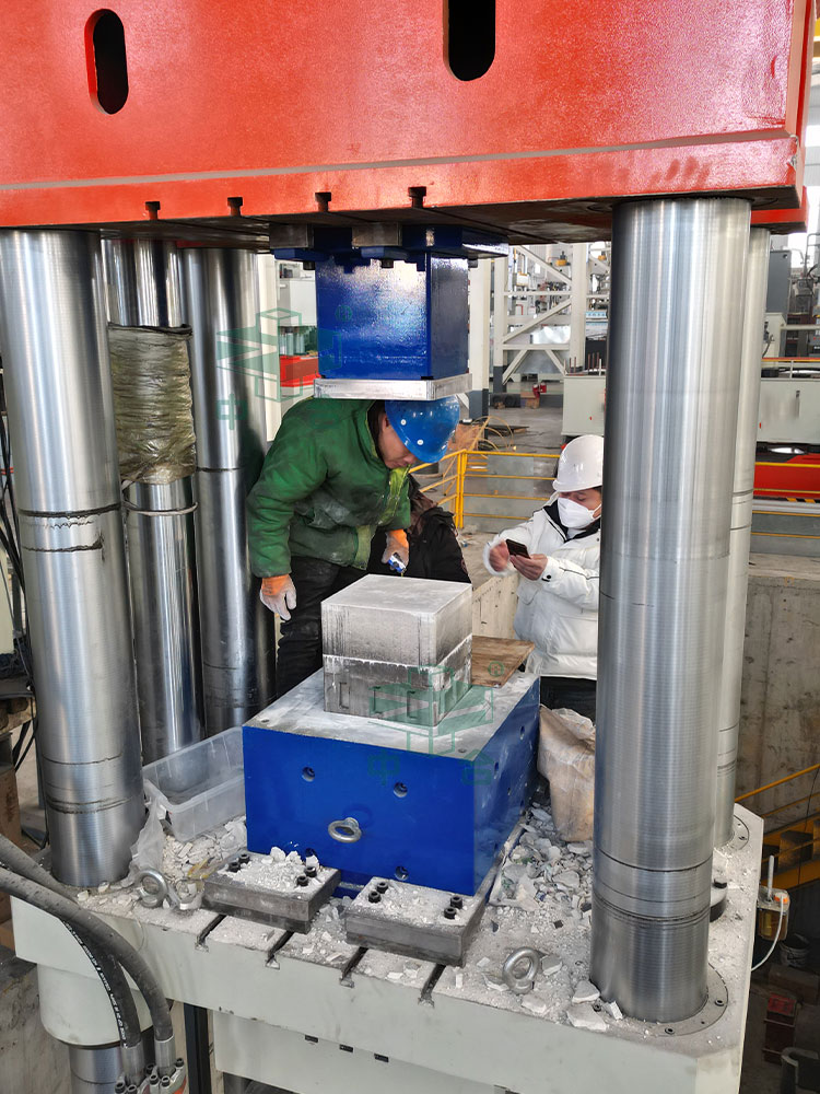 1000噸四柱液壓機(jī)試機(jī)加工莫來(lái)石匣缽 1000噸四柱液壓機(jī)試機(jī)加工莫來(lái)石匣缽