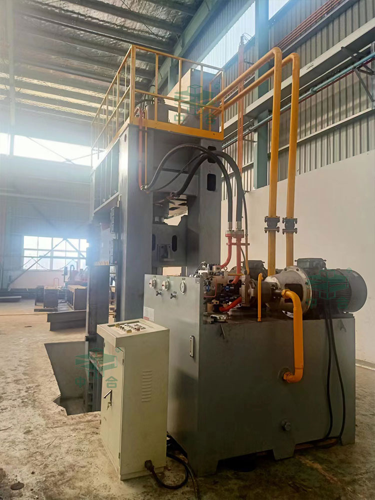 800噸框架式液壓機安裝調(diào)試完成 800噸框架式液壓機安裝調(diào)試完成