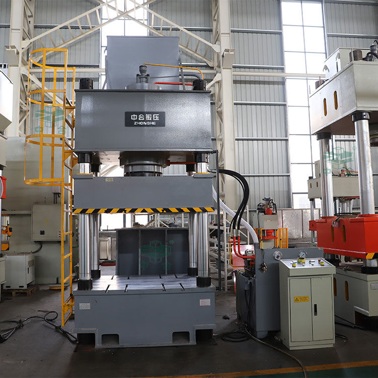 500噸四柱液壓機車間實物.jpg 500噸四柱液壓機車間實物.jpg