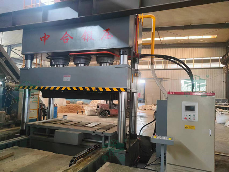 木屑壓板成型液壓機(1200噸四柱液壓機) 木屑壓板成型液壓機(1200噸四柱液壓機)