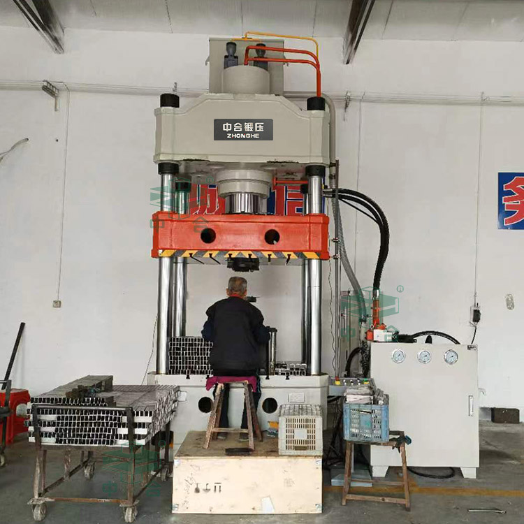 315噸鋁型材壓制液壓機 315噸鋁型材壓制液壓機