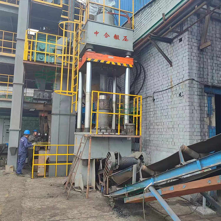 630噸活性炭棒成型液壓機 630噸活性炭棒成型液壓機