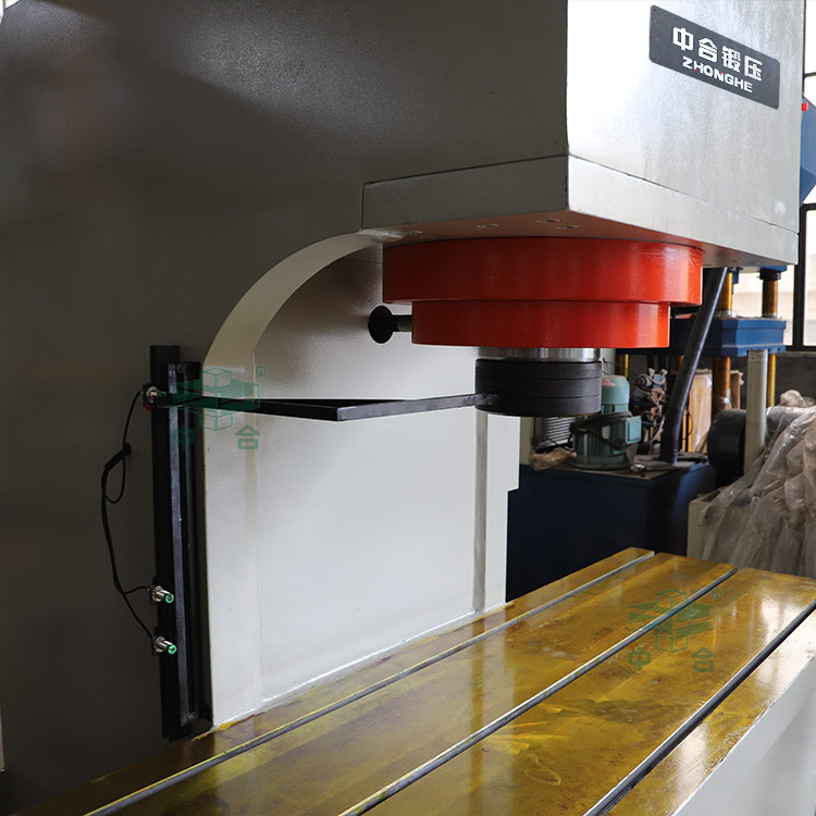 250噸單柱液壓機細節 250噸單柱液壓機細節