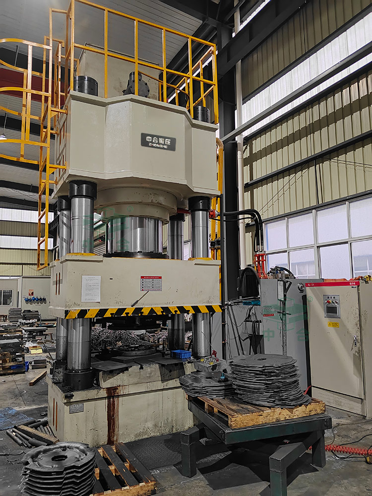 1000噸汽車離合器片專用液壓機(jī) 1000噸汽車離合器片專用液壓機(jī)