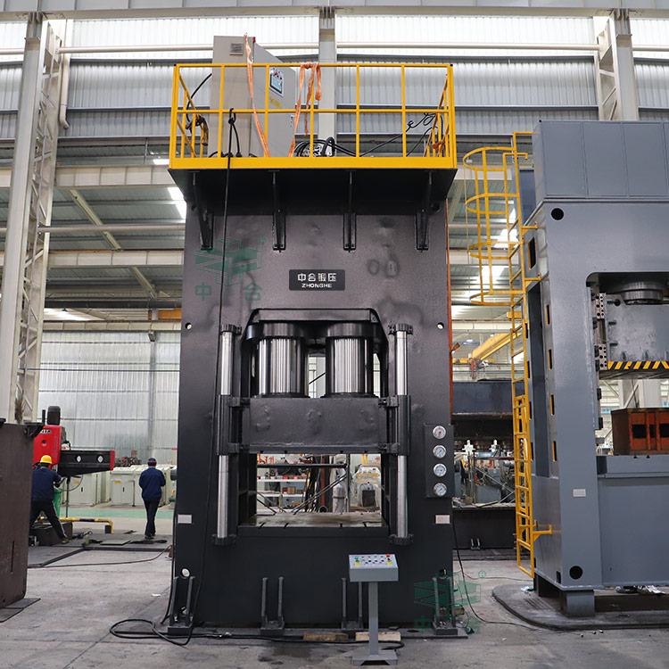 2500噸框架式液壓機車間實物.jpg 2500噸框架式液壓機車間實物.jpg