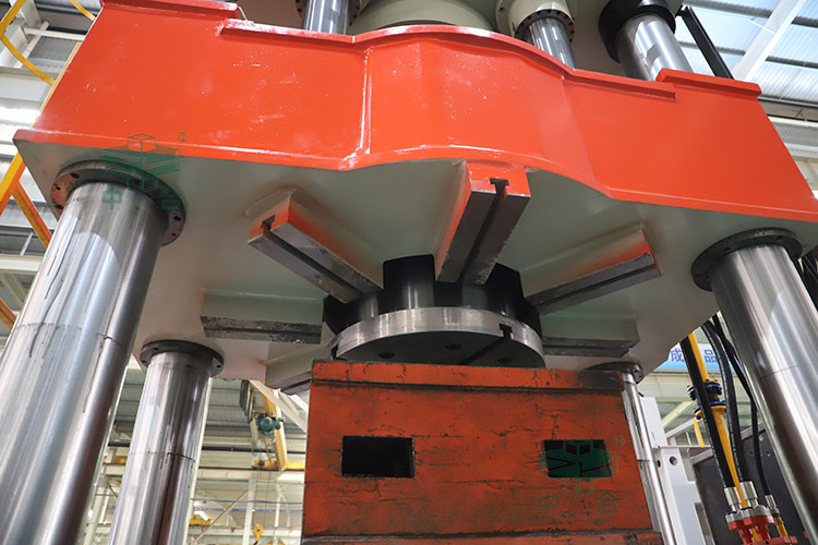 封頭液壓機(jī)細(xì)節(jié).jpg 封頭液壓機(jī)細(xì)節(jié).jpg