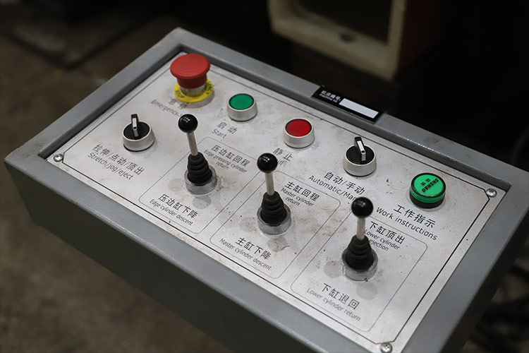 按鈕控制臺(tái).jpg 按鈕控制臺(tái).jpg