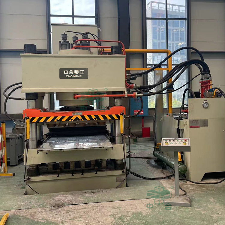 630噸粉末壓塊機客戶現場 630噸粉末壓塊機客戶現場