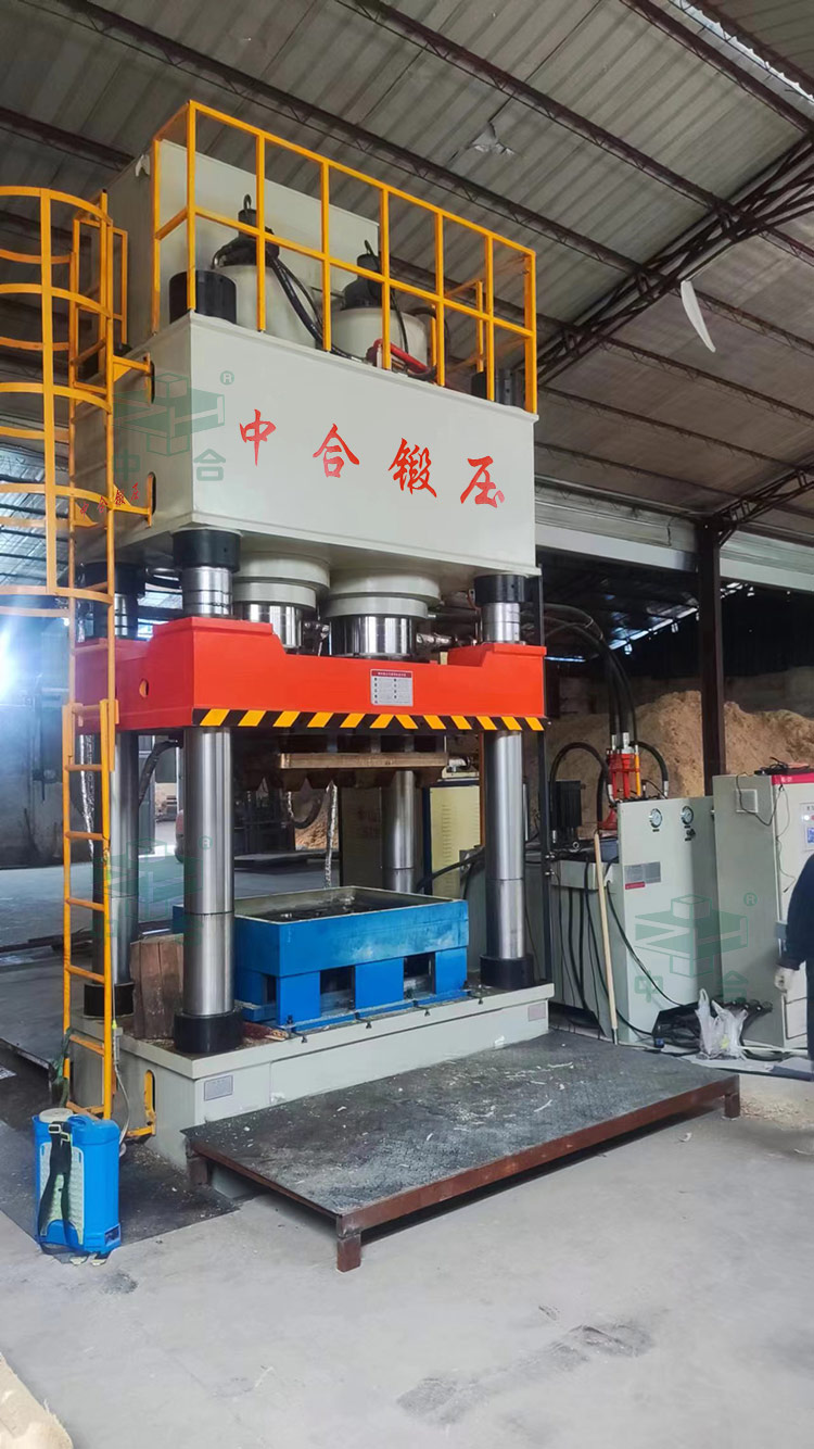 125噸木屑托盤成型機.jpg 125噸木屑托盤成型機.jpg