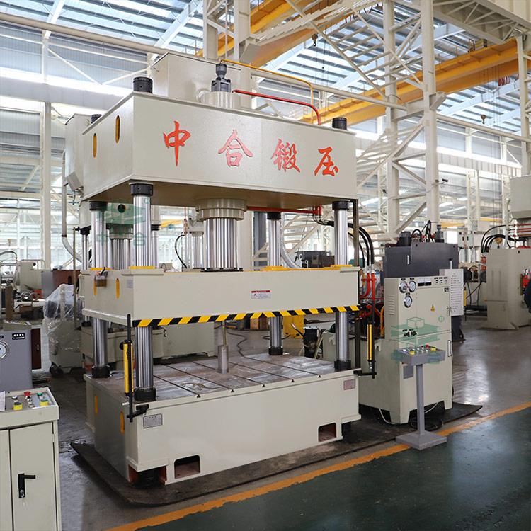 200噸三梁四柱液壓機車間實拍.jpg 200噸三梁四柱液壓機車間實拍.jpg