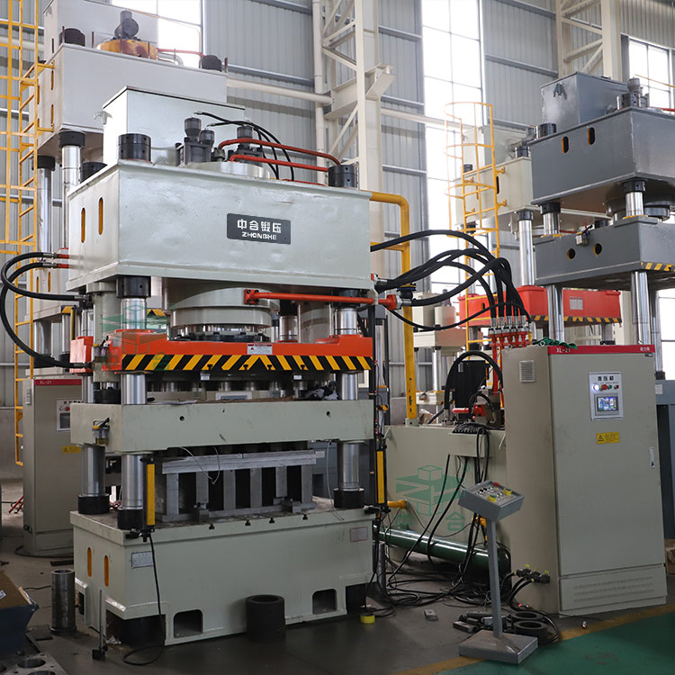 630噸四梁四柱液壓機車間實拍.jpg 630噸四梁四柱液壓機車間實拍.jpg