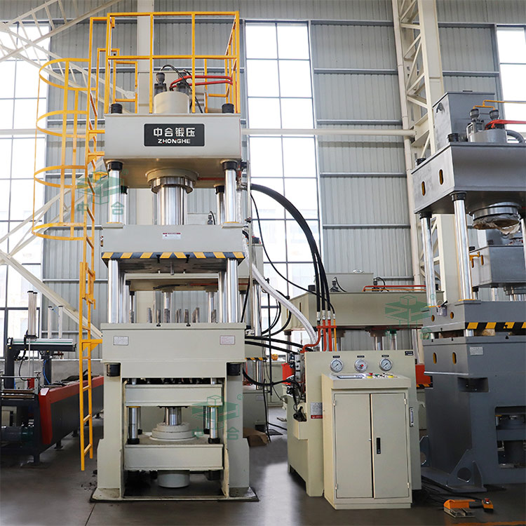 250噸液壓墊拉伸液壓機車間實拍.jpg 250噸液壓墊拉伸液壓機車間實拍.jpg