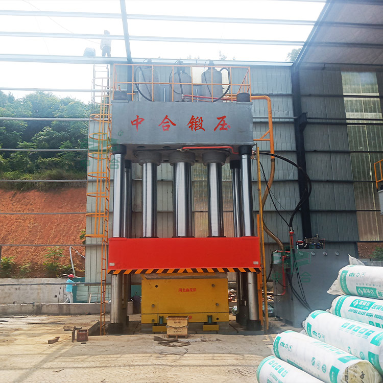 2000噸復(fù)合材料成型液壓機(jī)客戶現(xiàn)場(chǎng).jpg 2000噸復(fù)合材料成型液壓機(jī)客戶現(xiàn)場(chǎng).jpg