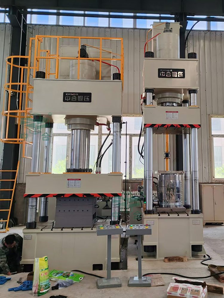 500噸伺服四柱液壓機(左).jpg 500噸伺服四柱液壓機(左).jpg