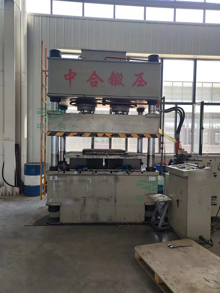 315噸不銹鋼風機罩拉伸液壓機.jpg 315噸不銹鋼風機罩拉伸液壓機.jpg