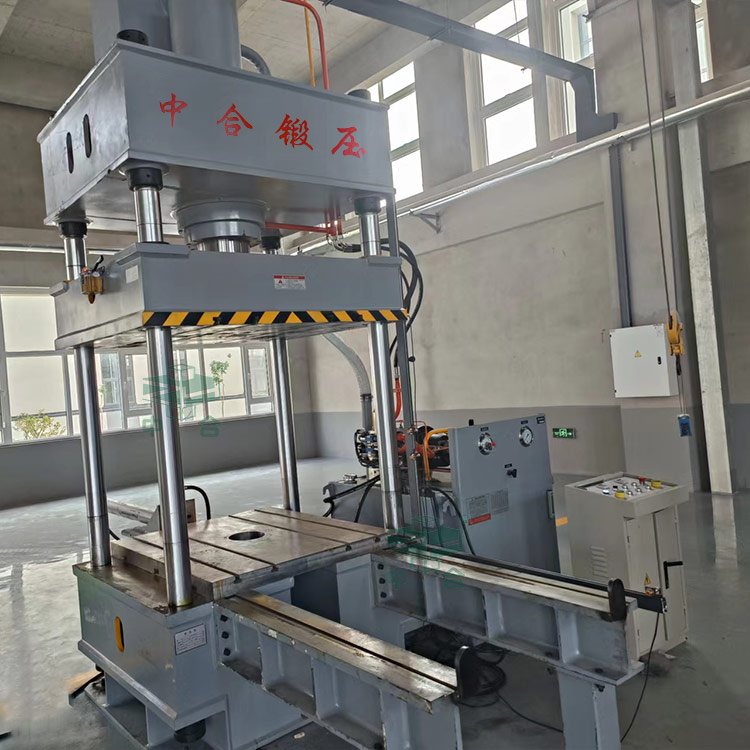 200噸四柱液壓機安裝完成.jpg 200噸四柱液壓機安裝完成.jpg