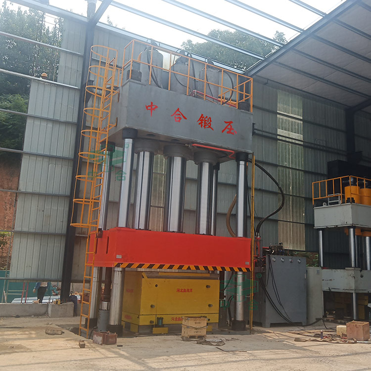 2000噸SMC復合材料液壓機.jpg 2000噸SMC復合材料液壓機.jpg