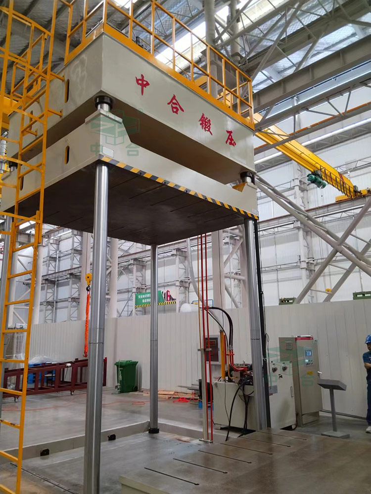 200噸四柱液壓機客戶現場.jpg 200噸四柱液壓機客戶現場.jpg