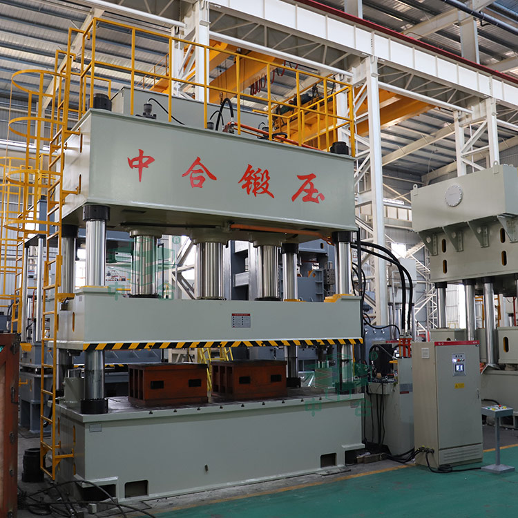 800噸三梁四柱液壓機車間實物.jpg 800噸三梁四柱液壓機車間實物.jpg