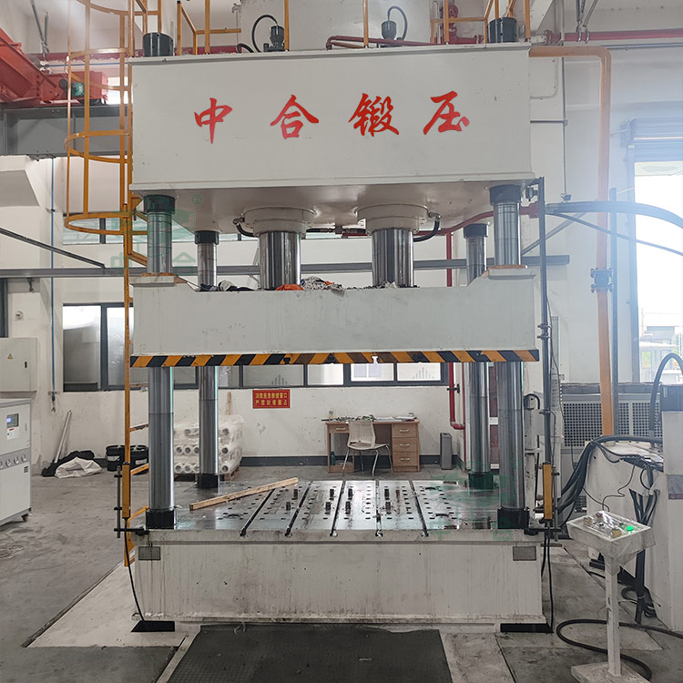 500噸不銹鋼水槽拉伸液壓機安裝完成 500噸不銹鋼水槽拉伸液壓機安裝完成