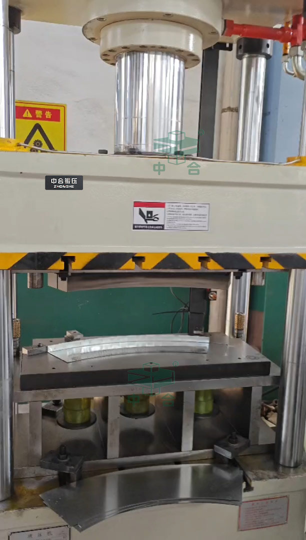 高速路隔音板沖壓件.jpg 高速路隔音板沖壓件.jpg