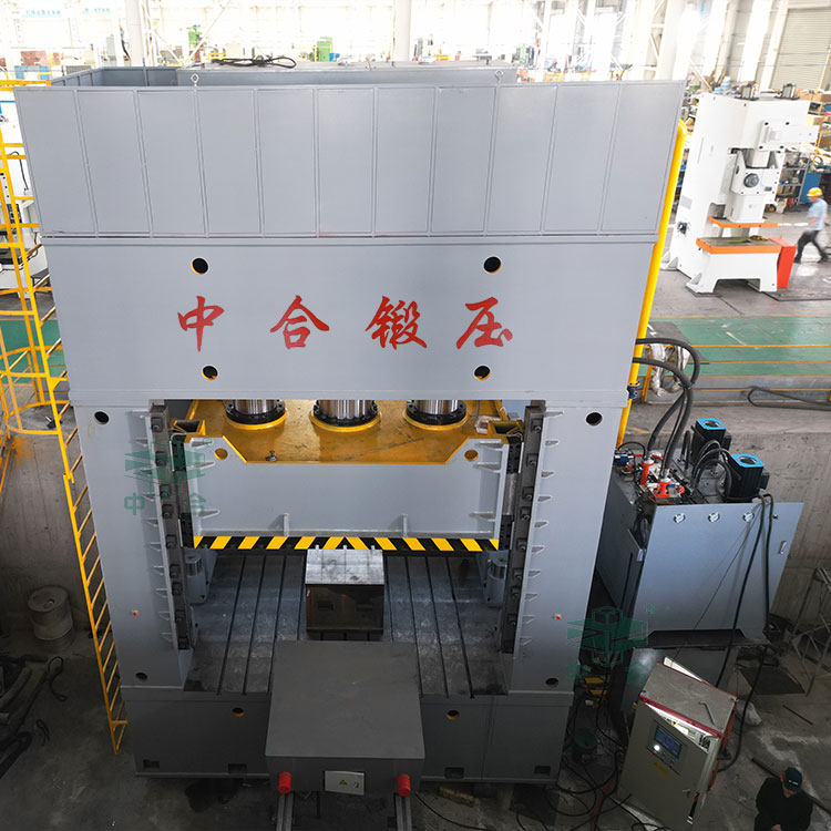 2000噸框架式液壓機(jī)車間實(shí)物.jpg 2000噸框架式液壓機(jī)車間實(shí)物.jpg