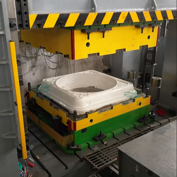 玻璃鋼風(fēng)機(jī)外殼模壓成型.jpg 玻璃鋼風(fēng)機(jī)外殼模壓成型.jpg