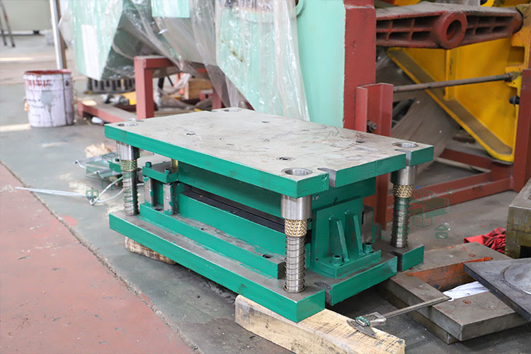 錨桿托盤模具.jpg 錨桿托盤模具.jpg
