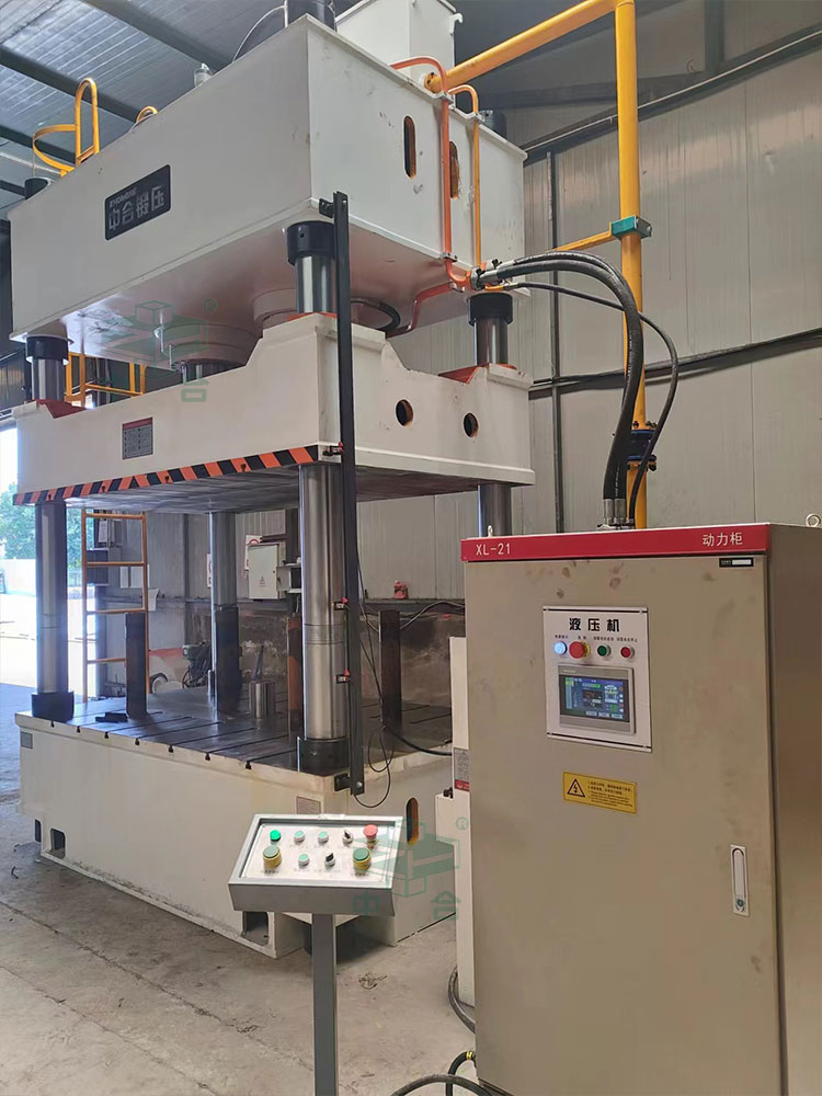 500噸四柱液壓機現場試機.jpg 500噸四柱液壓機現場試機.jpg