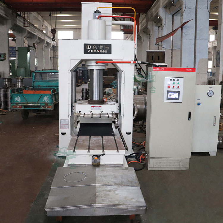 160噸框架式液壓機(jī)車間實(shí)物.jpg 160噸框架式液壓機(jī)車間實(shí)物.jpg