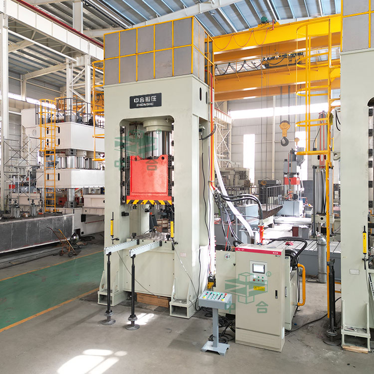 630噸框架式液壓機車間調試.jpg 630噸框架式液壓機車間調試.jpg