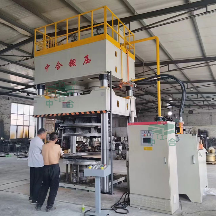 800噸伺服四柱液壓機(jī).jpg 800噸伺服四柱液壓機(jī).jpg