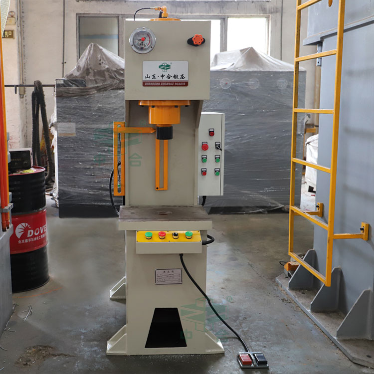 40噸單柱液壓機.jpg 40噸單柱液壓機.jpg