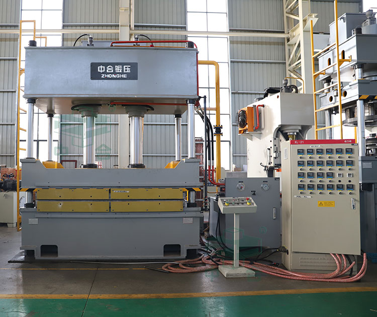 400噸四柱液壓機(jī)車間實(shí)物.jpg 400噸四柱液壓機(jī)車間實(shí)物.jpg