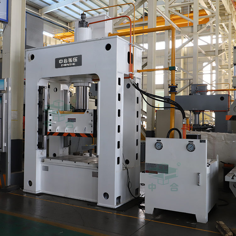 150噸框架式液壓機(jī)車間調(diào)試.jpg 150噸框架式液壓機(jī)車間調(diào)試.jpg