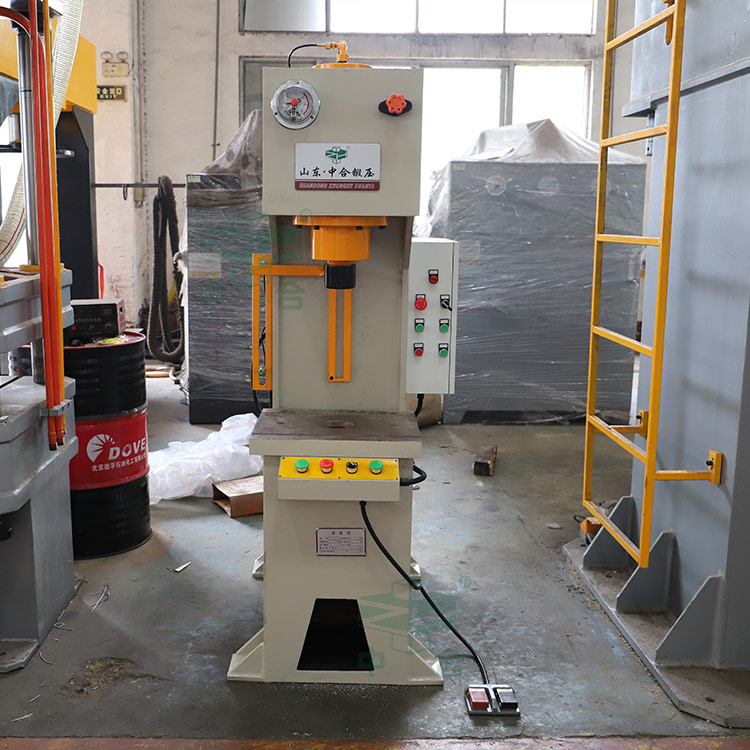 40噸單柱液壓機(jī).jpg 40噸單柱液壓機(jī).jpg