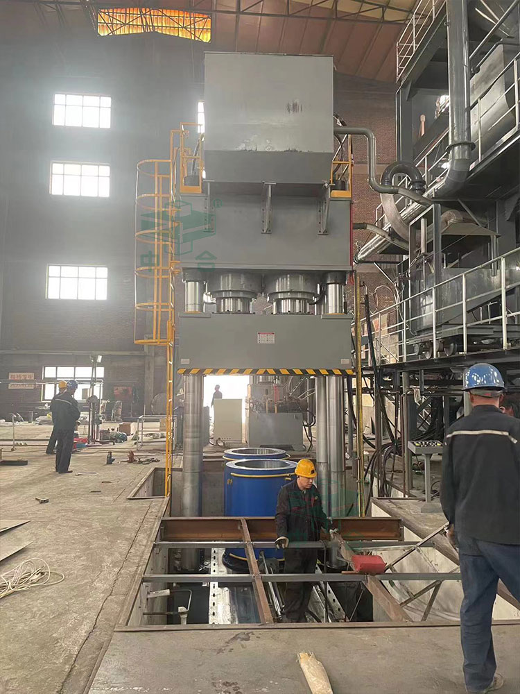 雙工位石墨坩堝液壓機(jī).jpg 雙工位石墨坩堝液壓機(jī).jpg