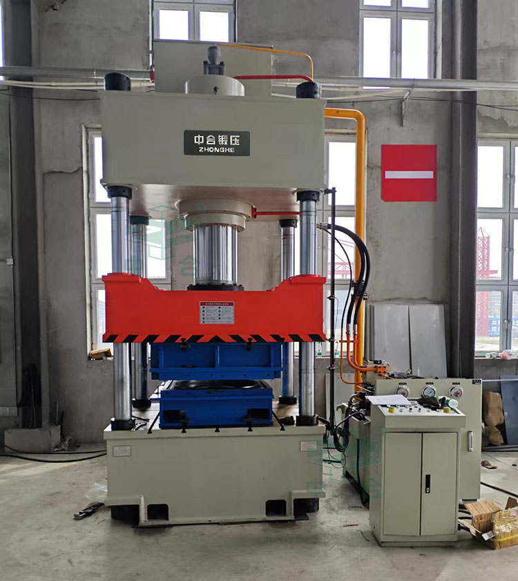 400噸不銹鋼水箱板液壓機現場試機.jpg 400噸不銹鋼水箱板液壓機現場試機.jpg