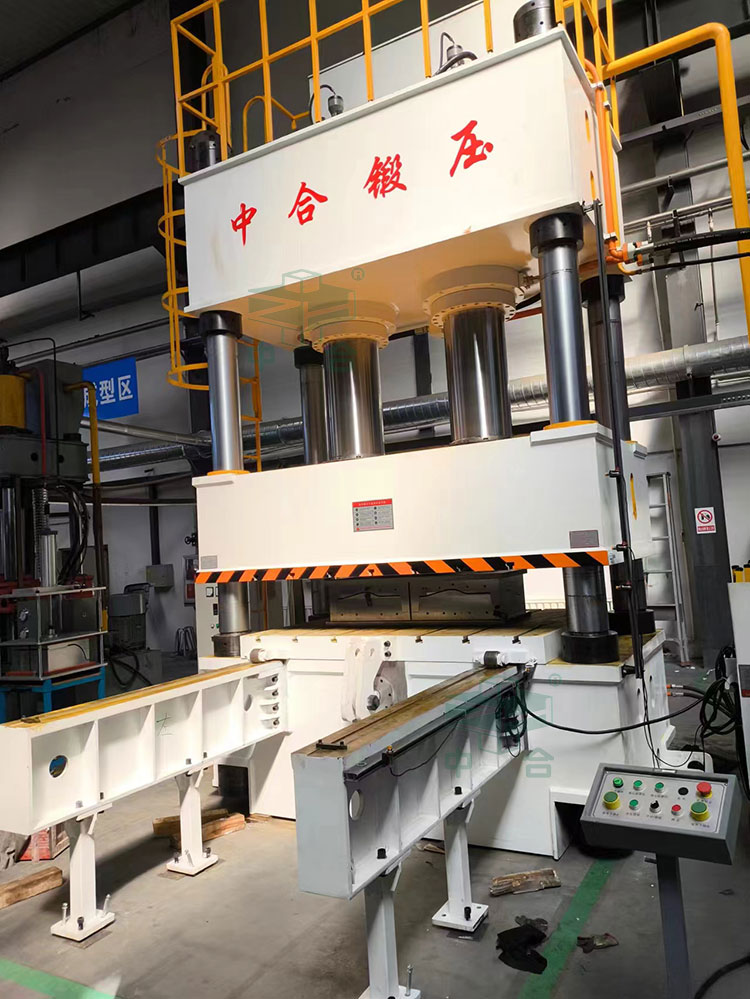 800噸三梁四柱液壓機.jpg 800噸三梁四柱液壓機.jpg