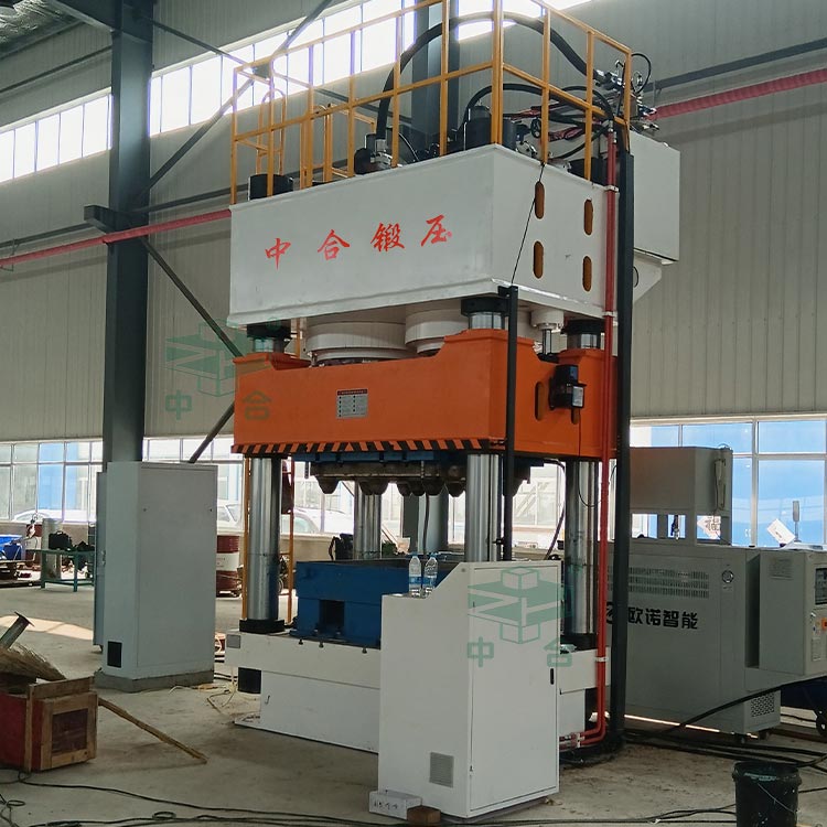 1600噸四柱液壓機.jpg 1600噸四柱液壓機.jpg