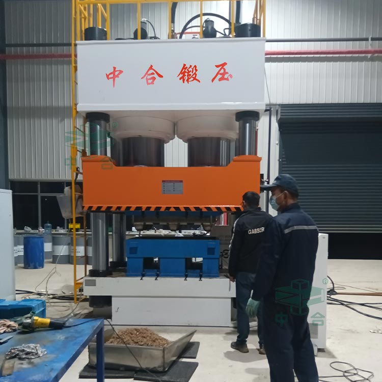 1600噸木屑托盤成型液壓機.jpg 1600噸木屑托盤成型液壓機.jpg