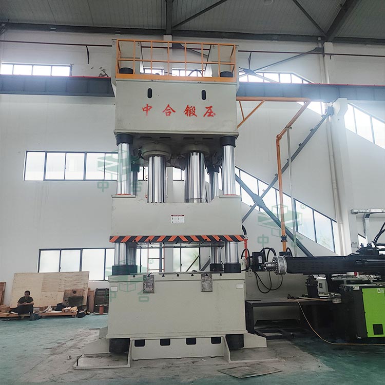 2000噸汽車配件成型液壓機現場調試 2000噸汽車配件成型液壓機現場調試