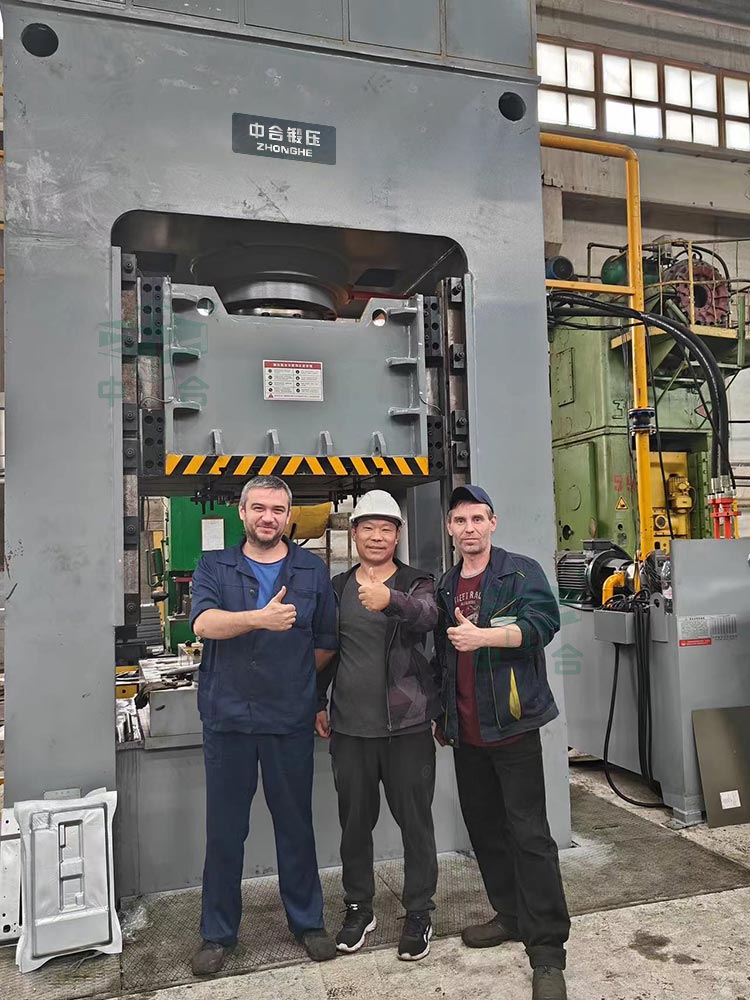 630噸框架式液壓機(jī)客戶現(xiàn)場.jpg 630噸框架式液壓機(jī)客戶現(xiàn)場.jpg