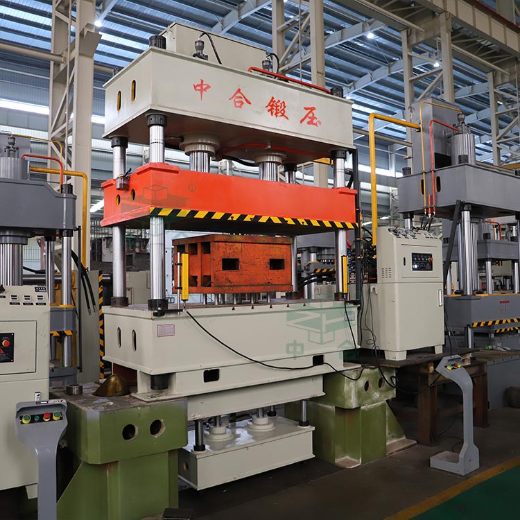 200噸四柱液壓機.jpg 200噸四柱液壓機.jpg