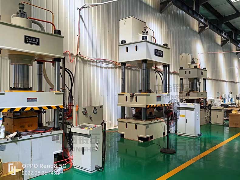 凱夫拉頭盔成型液壓機.jpg 凱夫拉頭盔成型液壓機.jpg