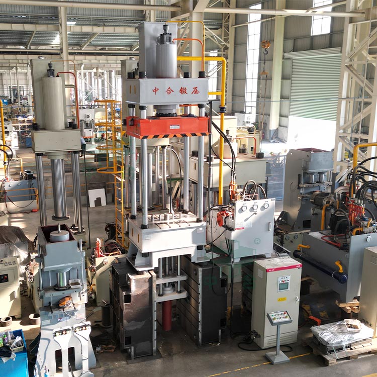 200噸石墨粉末成型液壓機(jī)車間實(shí)物.jpg 200噸石墨粉末成型液壓機(jī)車間實(shí)物.jpg