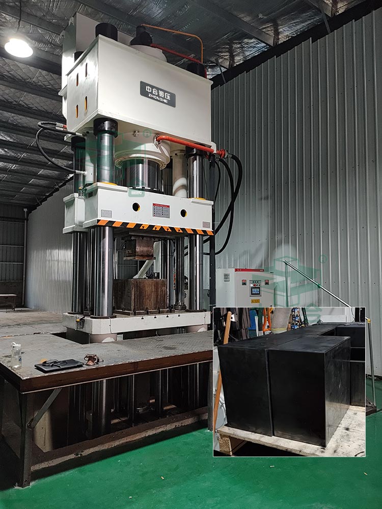 石墨匣缽成型液壓機(jī)現(xiàn)場(chǎng).jpg 石墨匣缽成型液壓機(jī)現(xiàn)場(chǎng).jpg