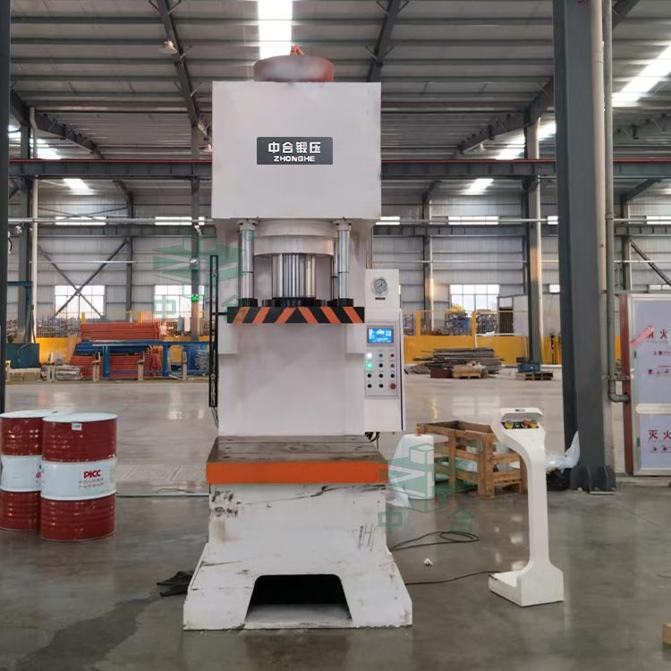 100噸單臂液壓機現場.jpg 100噸單臂液壓機現場.jpg