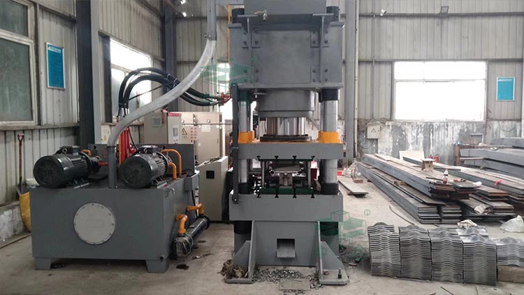 500噸三梁四柱液壓機.jpg 500噸三梁四柱液壓機.jpg